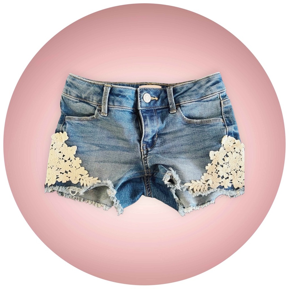 NWOT Girls Size 7 Jean Shorts w/ Lace